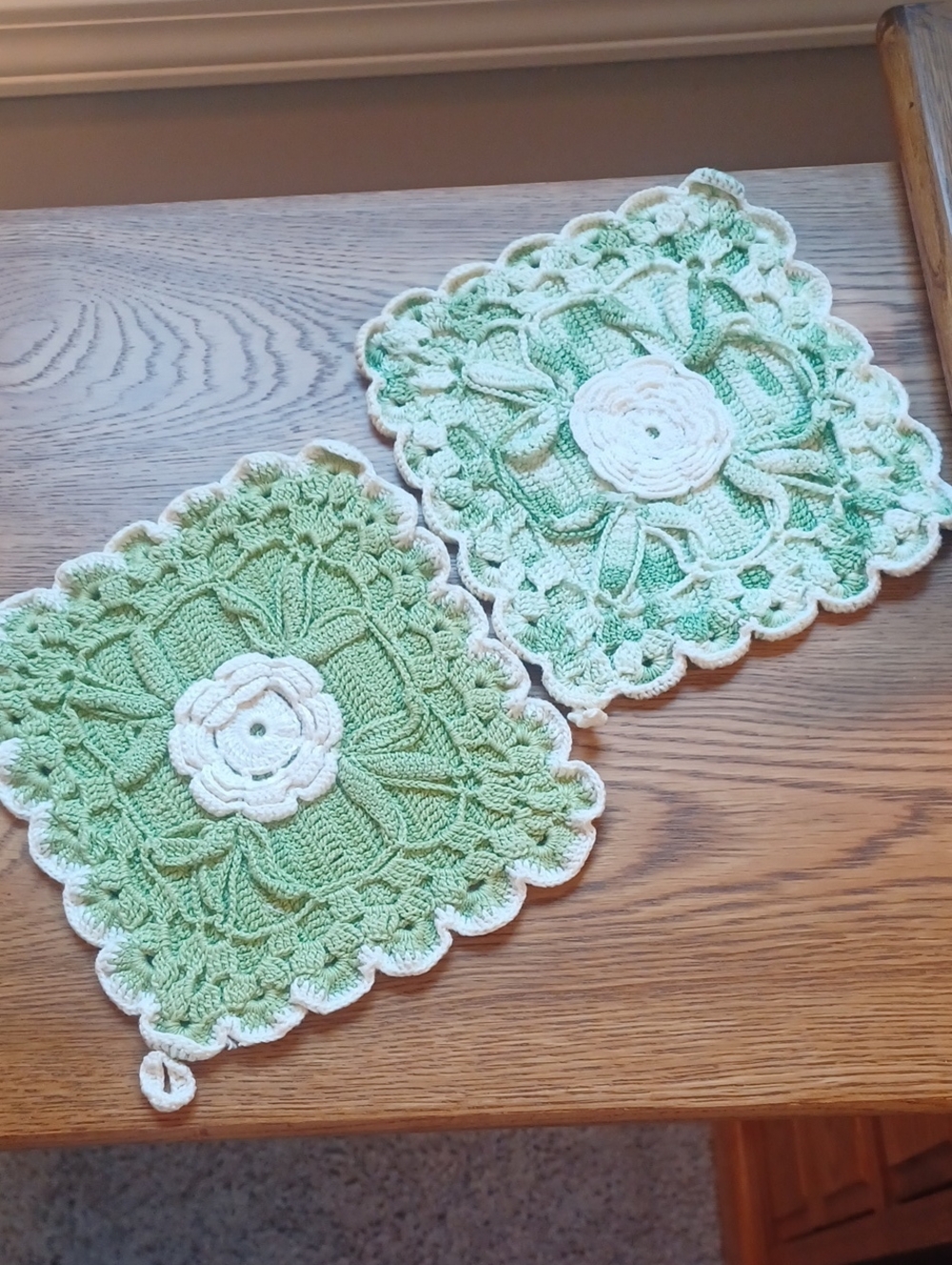 2 VINTAGE POT HOLDERS